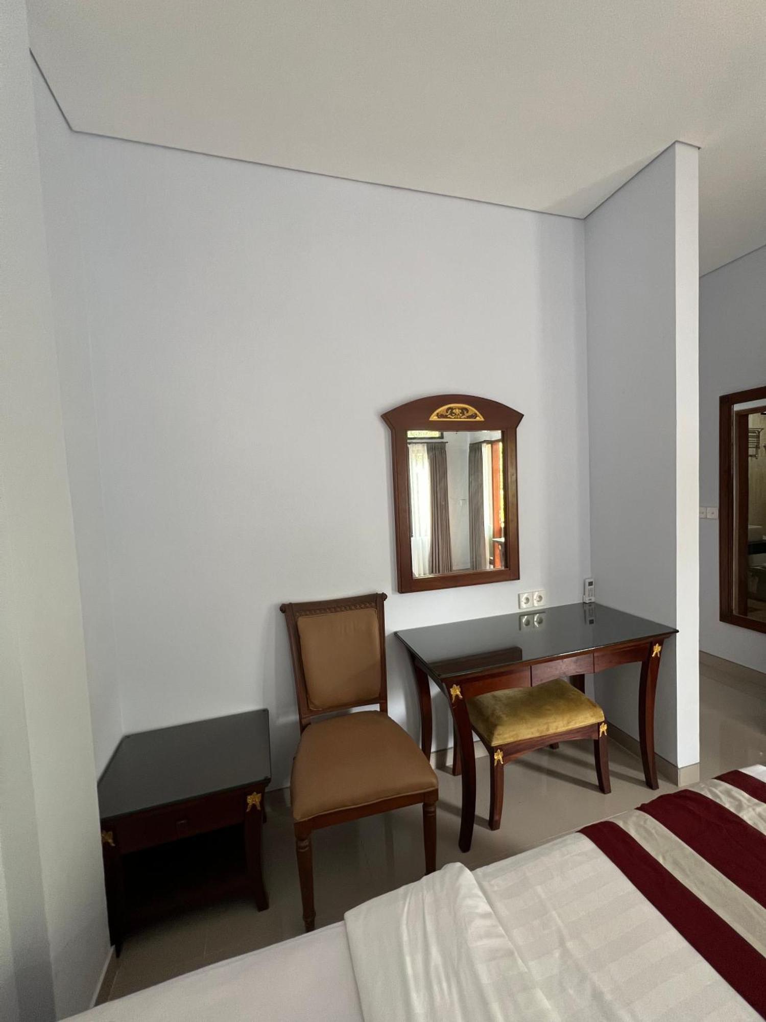 Mandhasativa Homestay Singaraja Extérieur photo